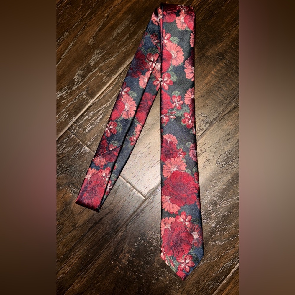 🌺 Bespoke Floral Tie